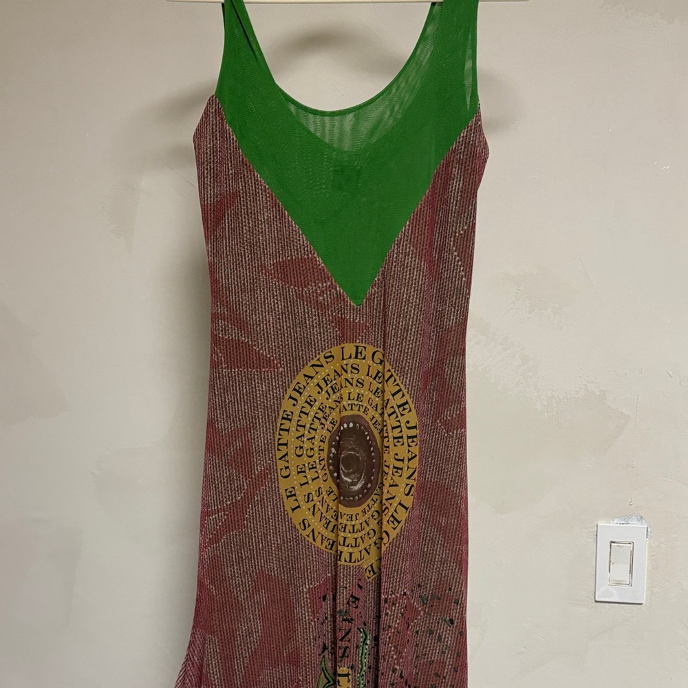 Sleeveless Green-Accent large Dress with bourgundy Pattern